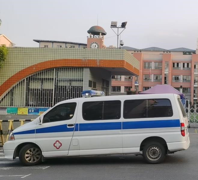 松桃救护车出租护送骨折病人一公里多少钱